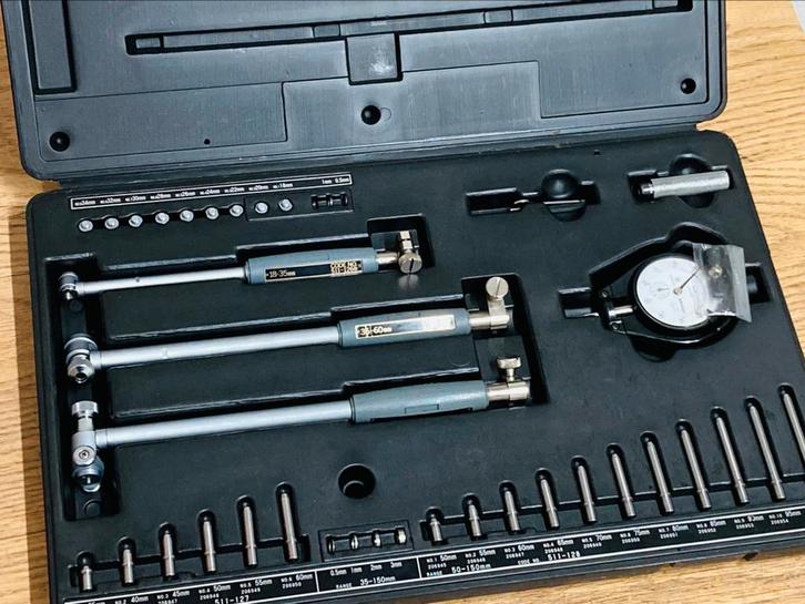 Tweepuntsbinnenmicrometer Mitutoyo 18-150x0.01 mm, Doe-het-zelf en Verbouw, Gereedschap | Handgereedschap, Gebruikt, Ophalen of Verzenden