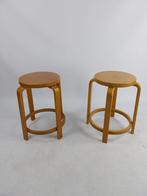 2 x artek stools by alvar aalto. 40,5 x 40,5 x 50cm  €300, Huis en Inrichting, Krukjes, Ophalen of Verzenden, Zo goed als nieuw