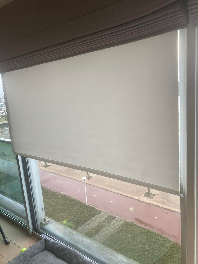 Te koop: 8 Rolgordijnen kleur wit (lichtdoorlatend), Huis en Inrichting, Stoffering | Gordijnen en Lamellen, Ophalen of Verzenden