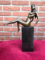 elegant zittend naakt, brons en marmer, erotica, Ophalen of Verzenden