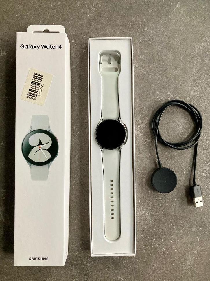 Te koop: Smartwatch Samsung Galaxy 4 (in originele doos), Sieraden, Tassen en Uiterlijk, Smartwatches, Gebruikt, Android, Wit