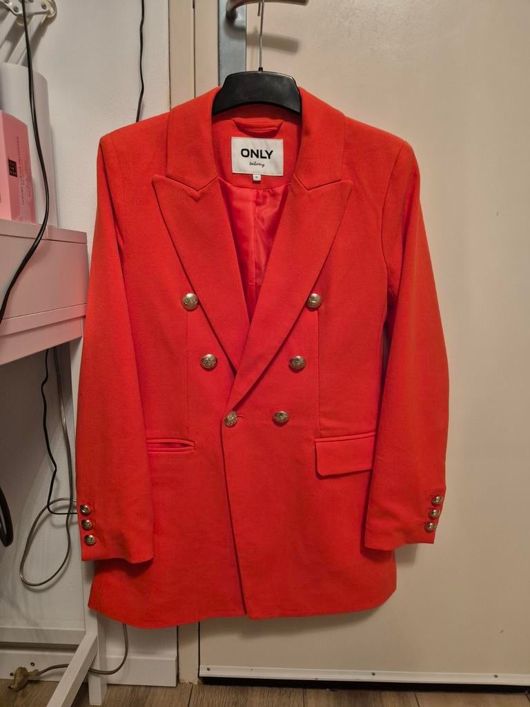 Only tailoring blazer oranje met gouden knopen maat 34, Kleding | Dames, Jasjes, Kostuums en Pakken, Only, Oranje, Ophalen of Verzenden