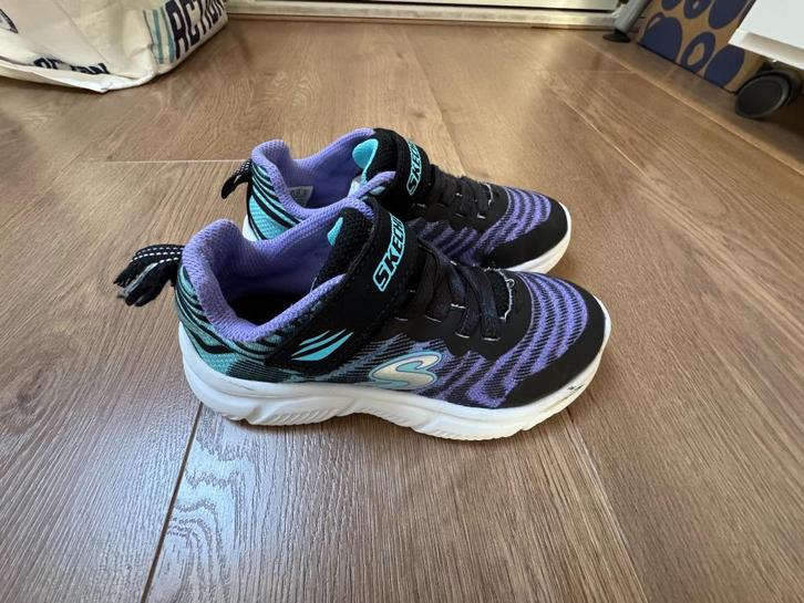 Skechers maat 28 / 28,5 zwart / paars / blauw, Kinderen en Baby's, Kinderkleding | Schoenen en Sokken, Gebruikt, Schoenen, Meisje