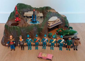 Thunderbirds eiland, poppetjes, voertuigen en ansichtkaarten beschikbaar voor biedingen