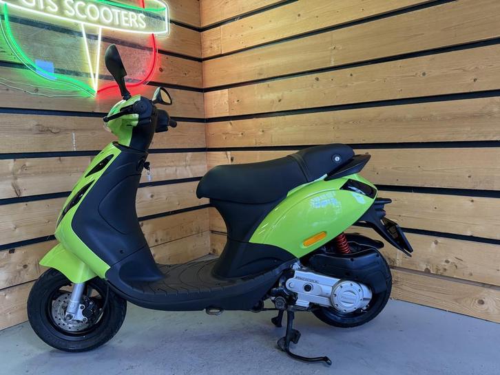 Piaggio Bromscooter Zip 4T iGET (BLACK november NU 10% korti, Fietsen en Brommers, Scooters | Piaggio, Gebruikt, Zip, Benzine