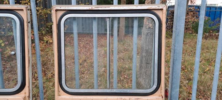 2 gave deuren van opel blitz?? Of mercedes??406??, Auto-onderdelen, Carrosserie en Plaatwerk, Deur, Opel, Ophalen