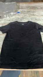 Nieuw zwart t shirt maat 110 / 116, Overige typen, Jongen of Meisje, Nieuw, Ophalen of Verzenden