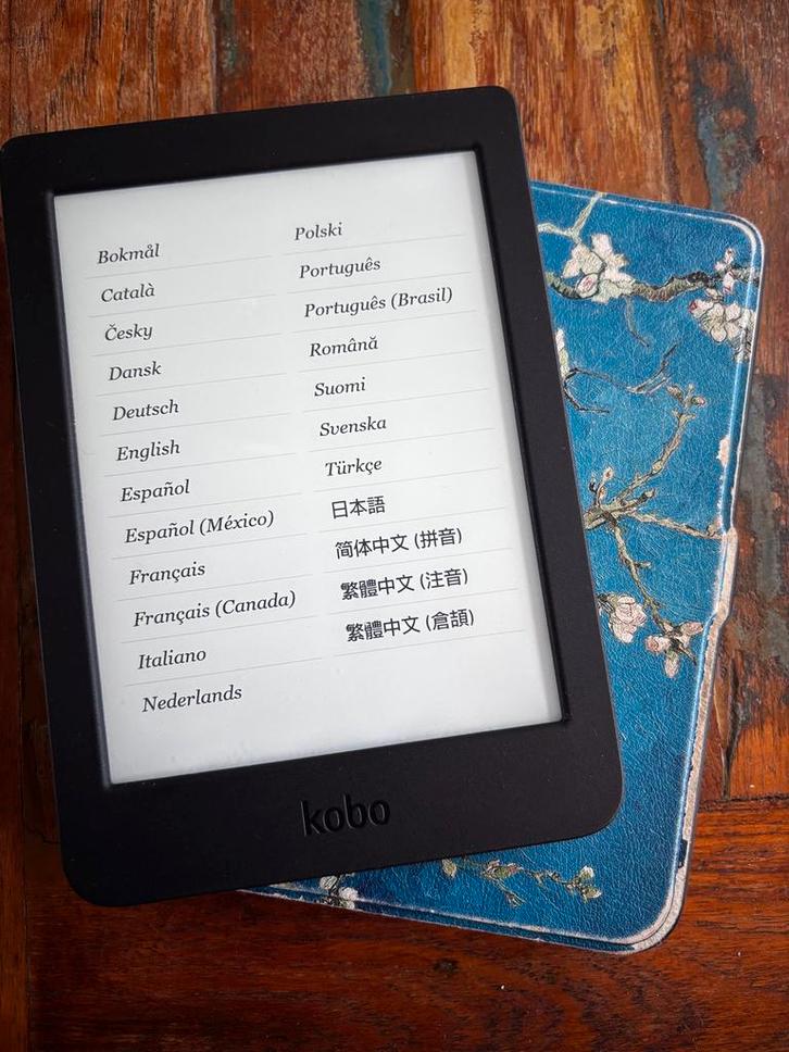 Kobo Nia E-reader in Nette Staat + Hoesje, Computers en Software, E-readers, Zo goed als nieuw, 6 inch of minder, 8 GB, Wi-Fi