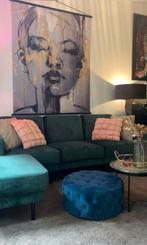 Velvet groene bank + bij behorende hocker, Ophalen, Zo goed als nieuw