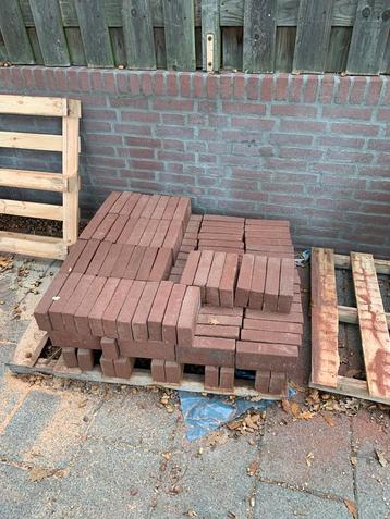 145 stuks  metsel stenen / bakstenen. Eindhoven beschikbaar voor biedingen