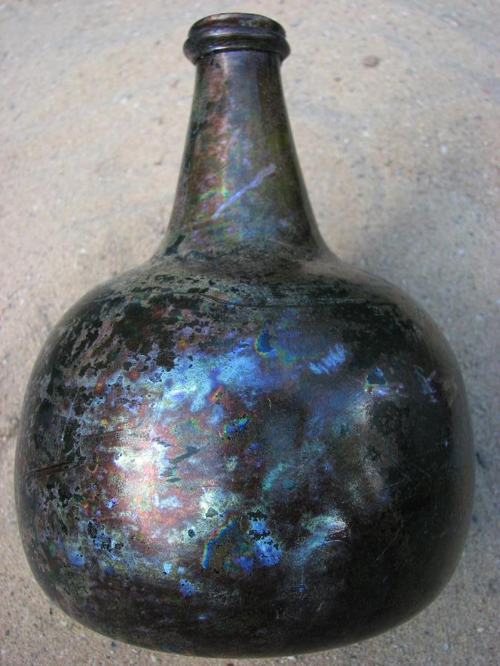 bodemvondst, puntgave 17e eeuwse z.g. kattekop fles, Antiek en Kunst, Antiek | Glas en Kristal, Ophalen of Verzenden