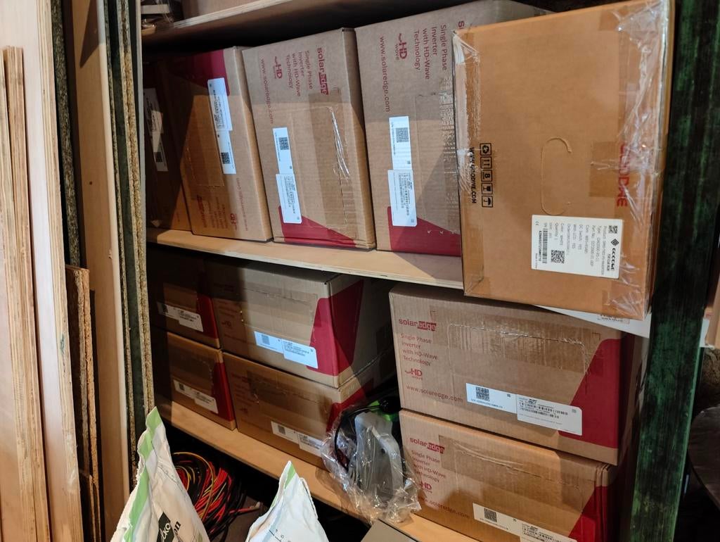 Diverse NIEUWE omvormers, zonnepanelen en montage materiaal, Doe-het-zelf en Verbouw, Zonnepanelen en Toebehoren, Nieuw, Overige typen