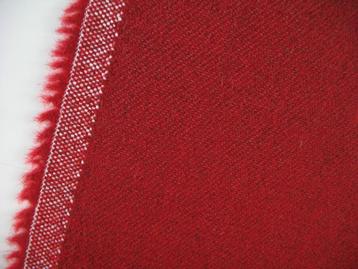 SALE: Meubelstof Stones 40; rood; wol; 1,7 meter NU 40 euro beschikbaar voor biedingen
