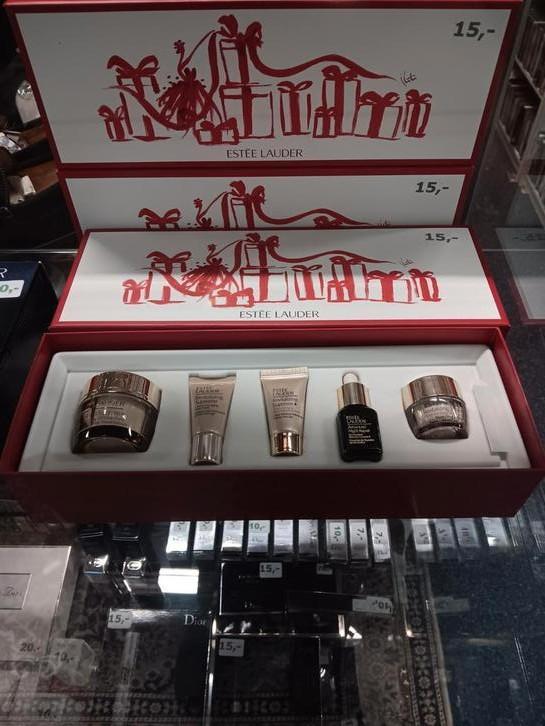 Estee lauder gift boxen (Nieuw), Sieraden, Tassen en Uiterlijk, Uiterlijk | Cosmetica en Make-up, Nieuw, Gehele gezicht, Overige kleuren