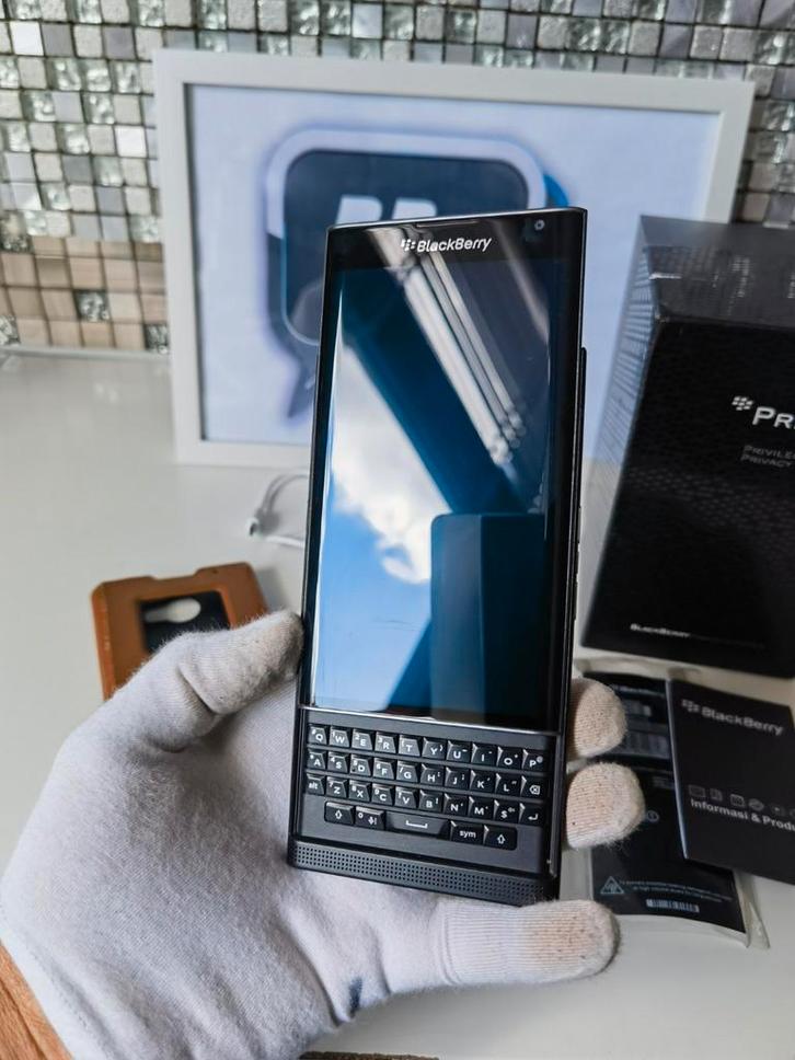 BlackBerry Priv - Zeldzaam Toestel!, Telecommunicatie, Mobiele telefoons | Hoesjes en Frontjes | Blackberry, Zo goed als nieuw