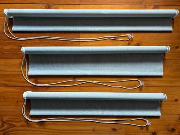 Grijze rolgordijnen (3 stuks, ook los te koop) beschikbaar voor biedingen