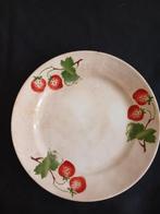 Bordje met aardbeien soc. Ceramique, Antiek en Kunst, Ophalen of Verzenden