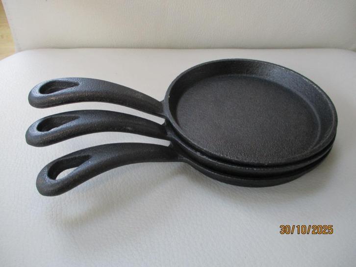 Gietijzer - steelpan, Huis en Inrichting, Keuken | Potten en Pannen, Zo goed als nieuw, Koekenpan of Braadpan, Gietijzer, Inductieplaat