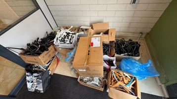 Partij kleding hangers 2500+ stuks beschikbaar voor biedingen
