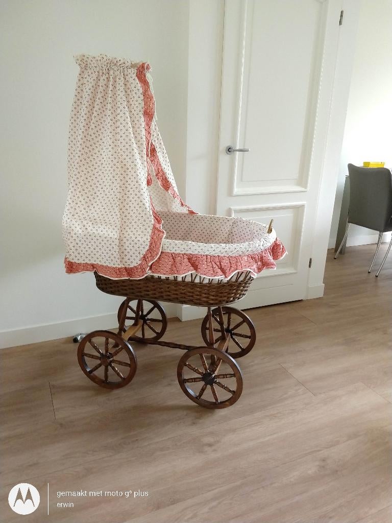 Zeer mooie Wieg, Kinderen en Baby's, Babywiegjes en Ledikanten, Gebruikt, Wieg, Ophalen