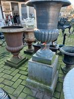 Gietijzeren vaas op sokkel, Ophalen