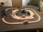 Houten auto en treinbaan, wasstraat,benzine station, Ophalen, Zo goed als nieuw