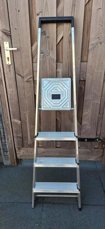 Aluminium Ladder - Handig voor Klussen! beschikbaar voor biedingen
