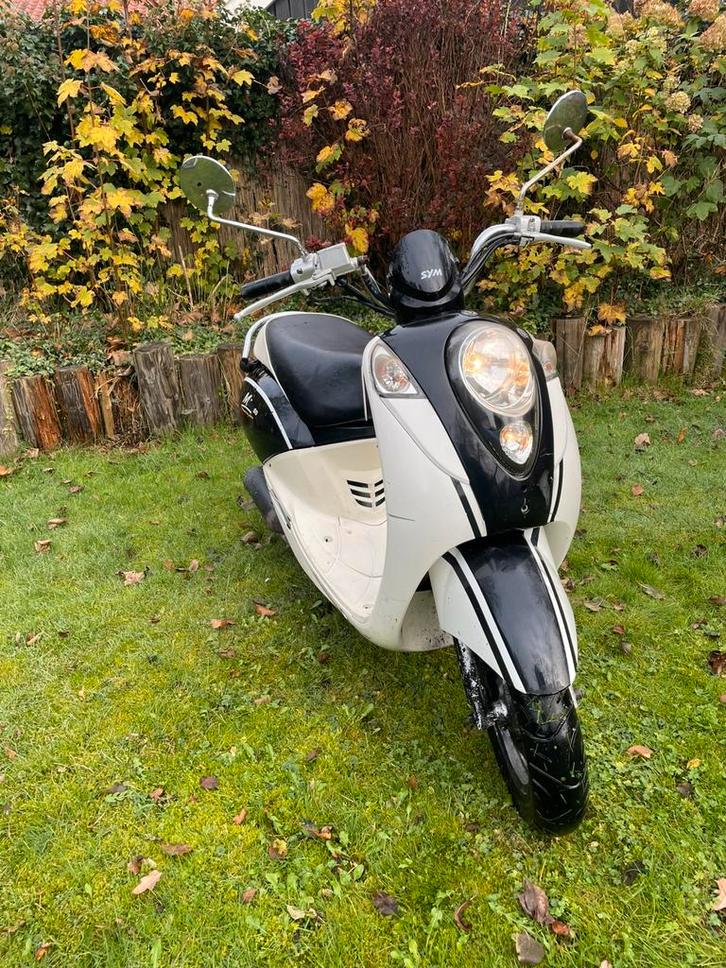 SYM MIO, Fietsen en Brommers, Scooters | SYM, Zo goed als nieuw, Mio, Benzine, Ophalen
