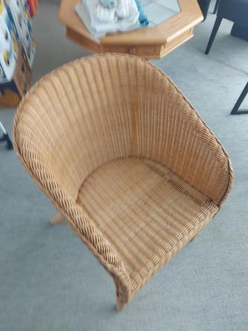 GRATIS - houten en rieten stoel beschikbaar voor biedingen