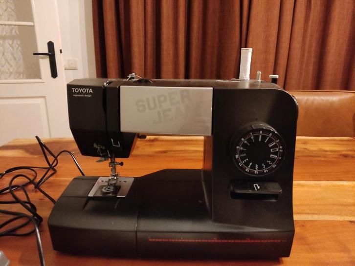 Toyota Super Jeans naaimachine, Hobby en Vrije tijd, Naaimachines en Toebehoren, Gebruikt, Naaimachine, Overige merken, Ophalen