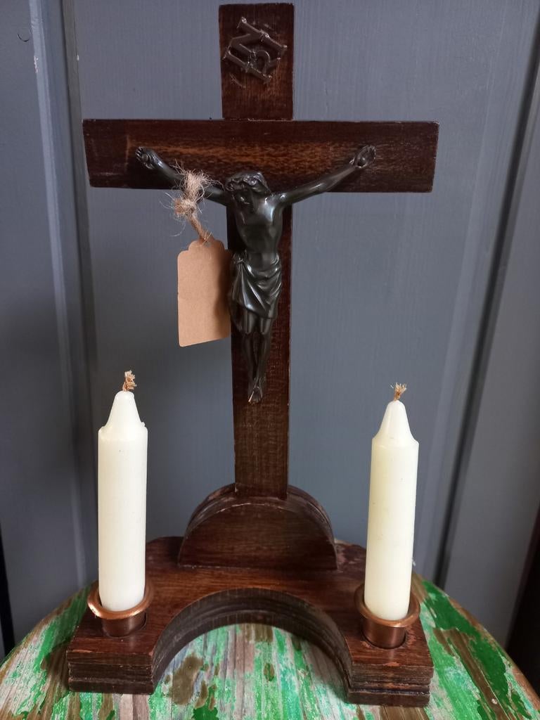 Antiek kruisbeeld met kandelaren, Antiek en Kunst, Antiek | Religie, Ophalen of Verzenden