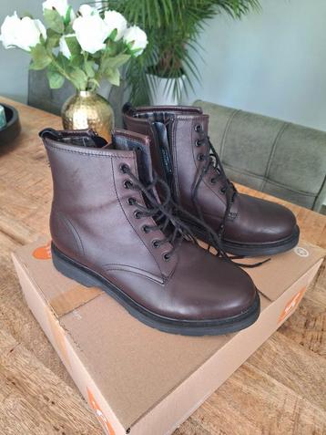 Mooie dames boot ( dr.martens look a like) beschikbaar voor biedingen