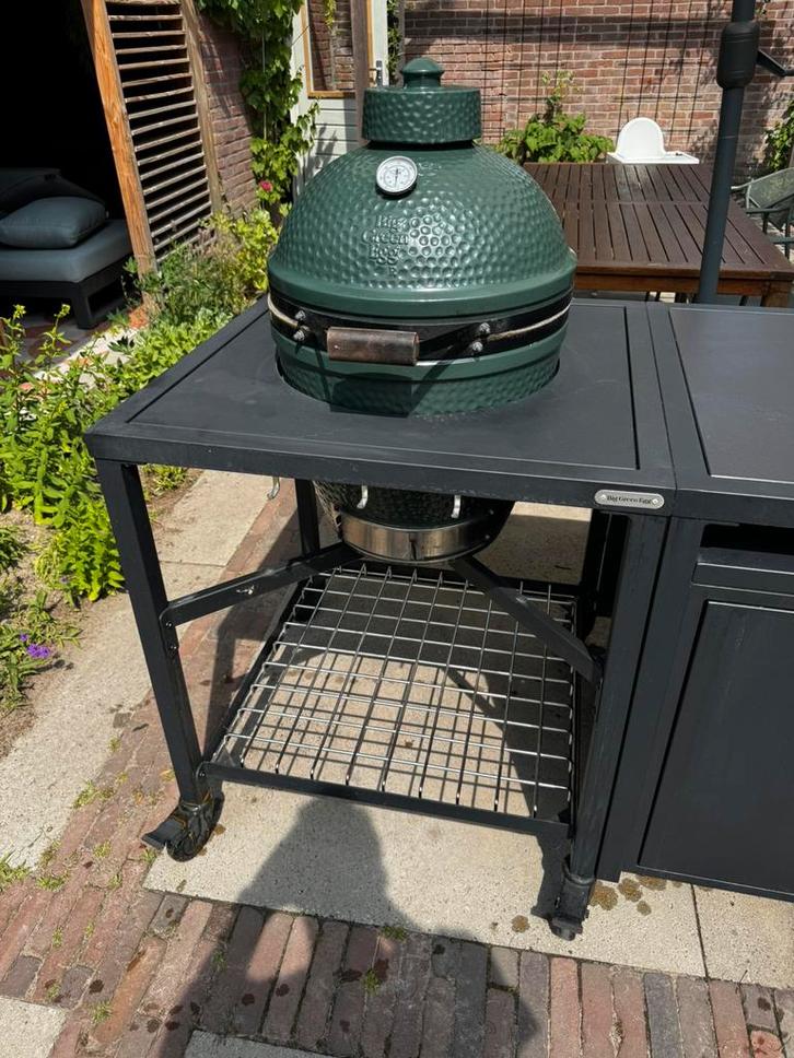 Big Green Egg Medium incl. zeer uitgebreide accessorie set, Tuin en Terras, Houtskoolbarbecues, Gebruikt, Ophalen