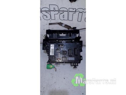 Zekeringkast van een Peugeot 407, Auto-onderdelen, Elektronica en Kabels, Peugeot, Gebruikt, 6 maanden garantie, 12 maanden garantie