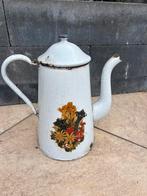 Decoratieve oude emaille kan, Ophalen