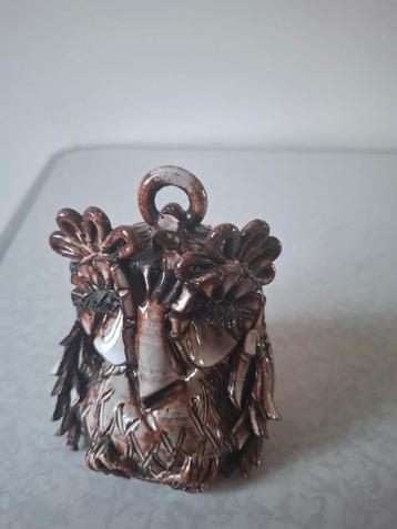 Keramieken tafelbel in de vorm van een uil beschikbaar voor biedingen