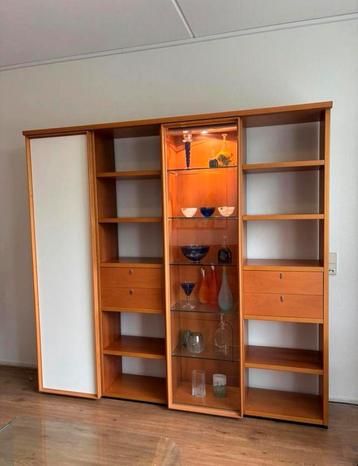Wandmeubel vitrinekast boekenkast wandkast beschikbaar voor biedingen