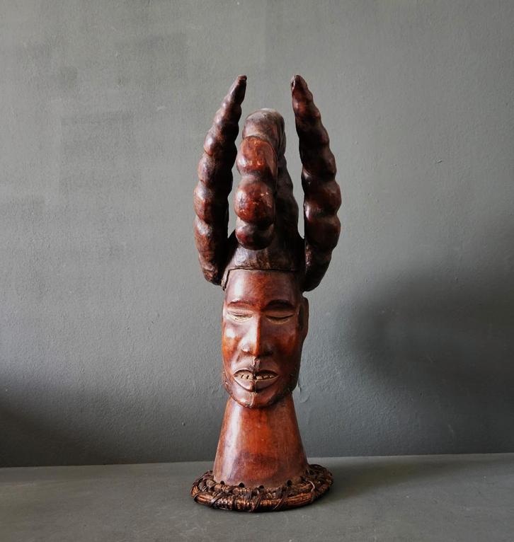 Het headdress-masker, Antiek en Kunst, Kunst | Beelden en Houtsnijwerken, Ophalen of Verzenden