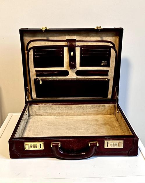 Italiaans lederen attachee-koffertje van het huis Pepini, Verzamelen, Overige Verzamelen, Gebruikt, Ophalen of Verzenden