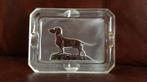 Glazen asbak met gegraveerde teckel hond, Antiek en Kunst, Antiek | Glas en Kristal, Ophalen of Verzenden