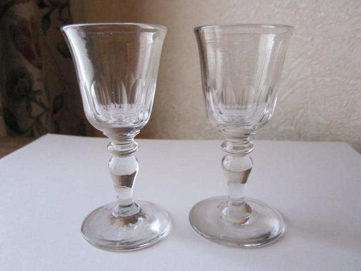 Twee antieke Leerdam borrelglaasjes - getrokken kelk, Antiek en Kunst, Antiek | Glas en Kristal, Verzenden