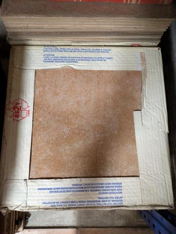 90 nieuwe ongebruikte plavuizen beschikbaar voor biedingen