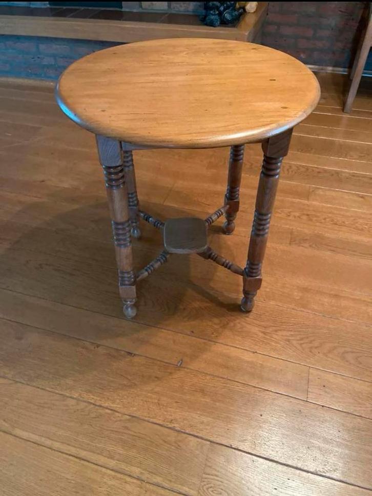 Houten bijzettafel met gedraaide poten, Antiek en Kunst, Antiek | Meubels | Tafels, Ophalen
