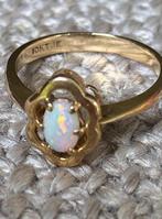10 karaat goud , Australische opaal ring Vintage, Ophalen of Verzenden, Zo goed als nieuw, 17 tot 18, Met edelsteen