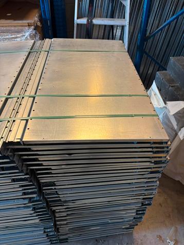 46 meter Metalen stellingen 50cm diep beschikbaar voor biedingen