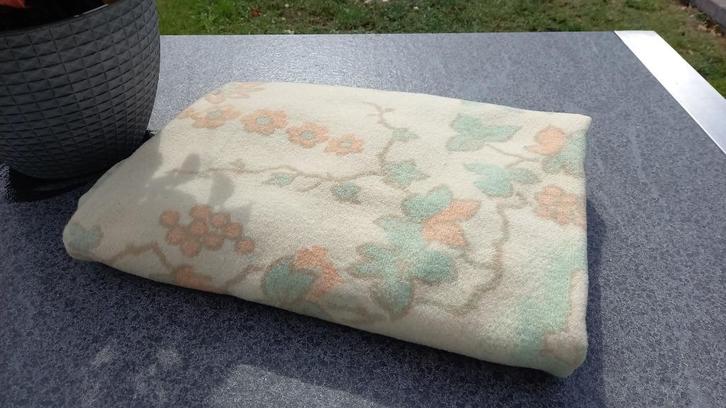 Retro Vintage Wollen winter deken landelijk sprei  kerst., Huis en Inrichting, Woonaccessoires | Plaids en Woondekens, Zo goed als nieuw