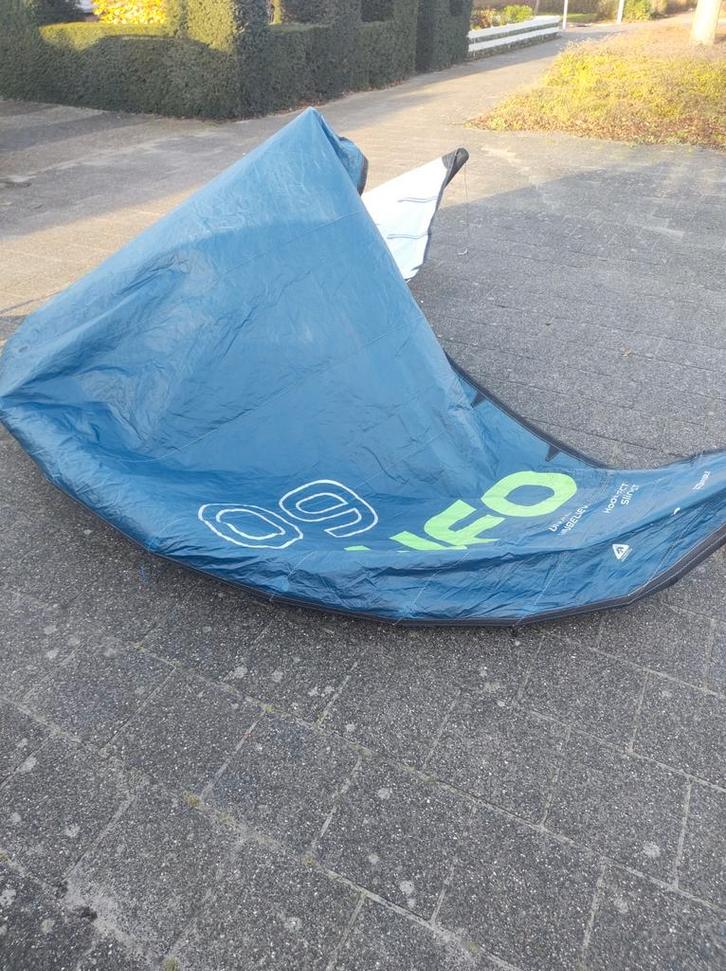 Slingshot UFO v1 9m (kite only), Watersport en Boten, Kitesurfen, Gebruikt, Kite, 9 m², Geen board, Ophalen of Verzenden