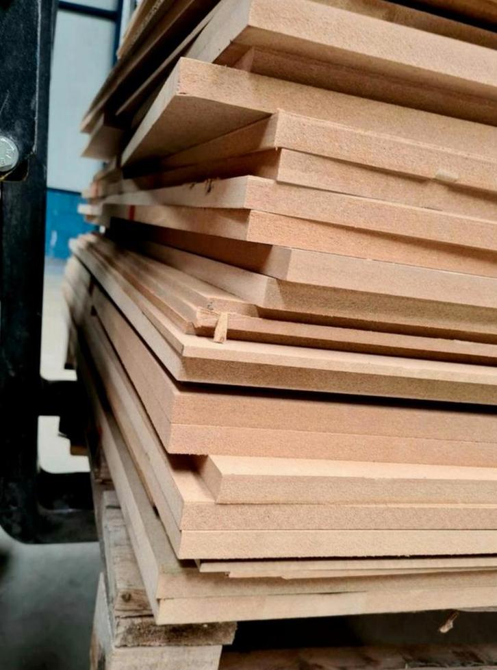 Grote partij MDF platen tot 18mm., Doe-het-zelf en Verbouw, Hout en Planken, Zo goed als nieuw, Plank, Overige houtsoorten, Minder dan 200 cm