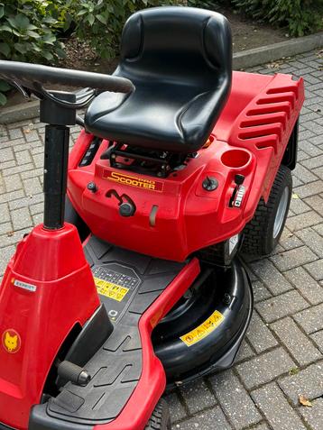 Mtd zitmaaier type scooter expert pro  nieuwstaat geen bak. beschikbaar voor biedingen