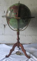 zeldzame houten wereldbol globe uit school op standaard 131, Ophalen